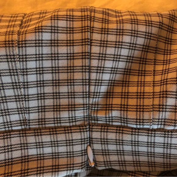 COPY - Aritzia pleated mini skirt - Picture 5 of 6